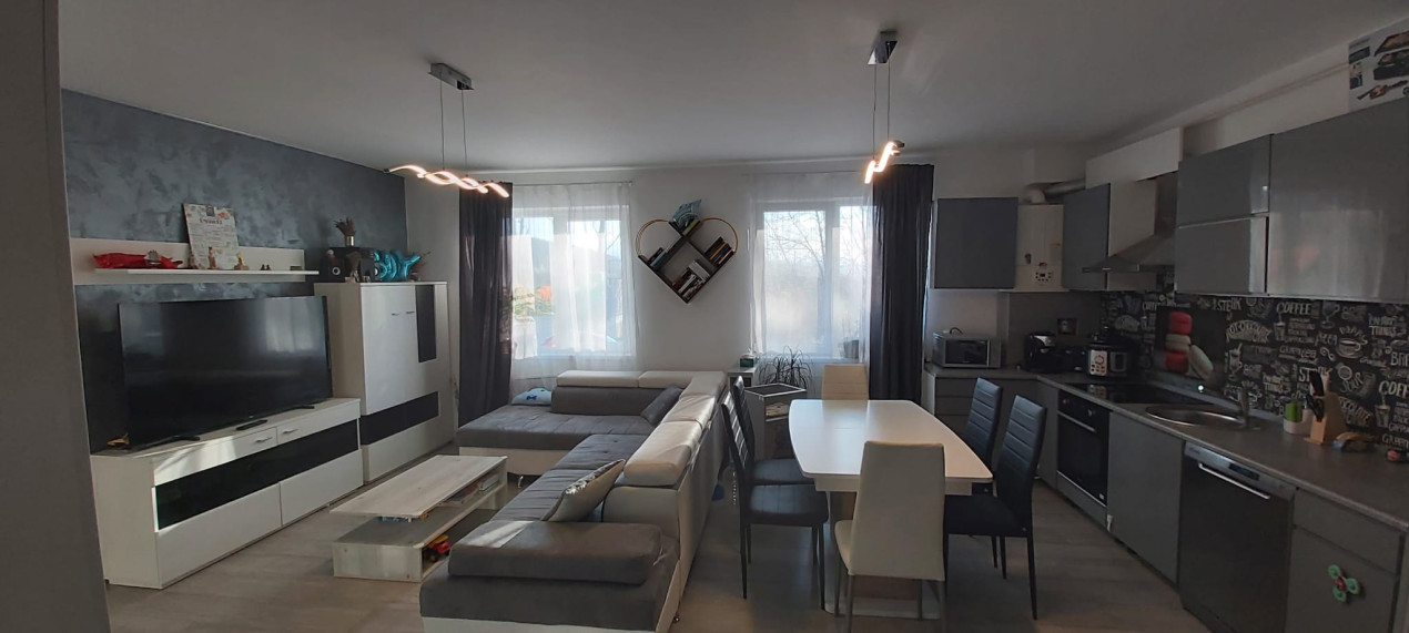 Apartament Modern de 3 camere, 79 mp, 4 mp balcon, zona VIVO