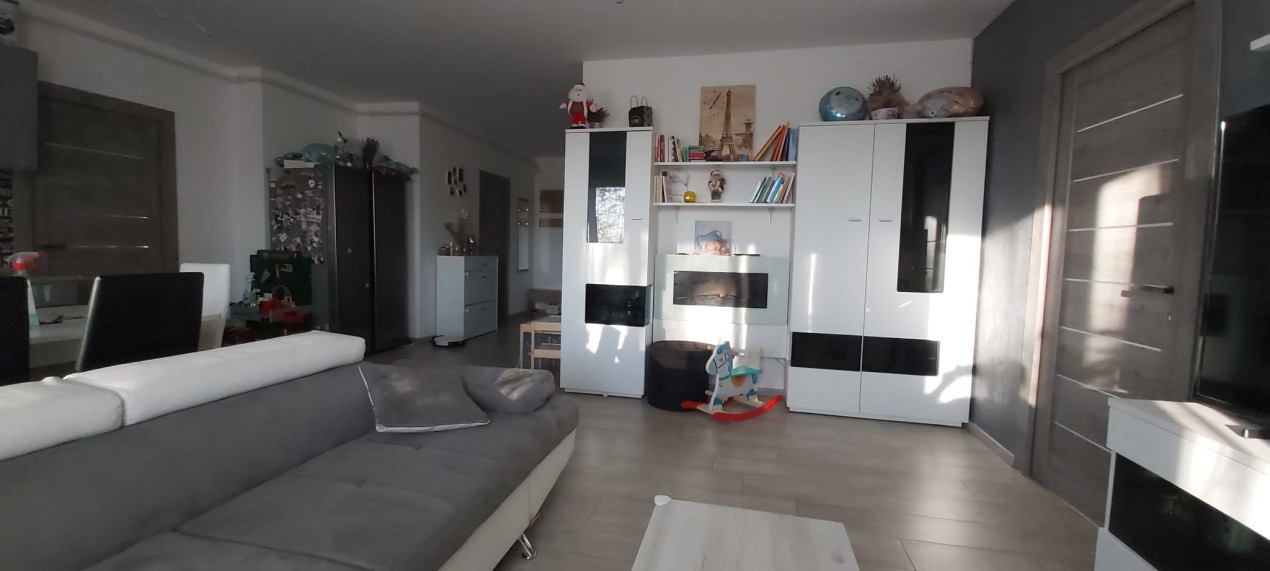 Apartament Modern de 3 camere, 79 mp, 4 mp balcon, zona VIVO