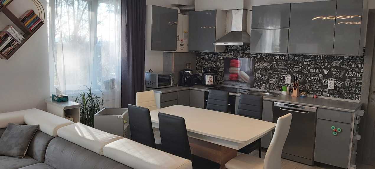 Apartament Modern de 3 camere, 79 mp, 4 mp balcon, zona VIVO