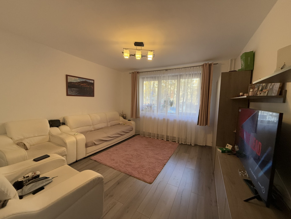 Apartament cu 2 camere decomandate, zona Mercur