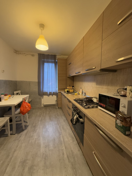 Apartament cu 2 camere decomandate, zona Mercur