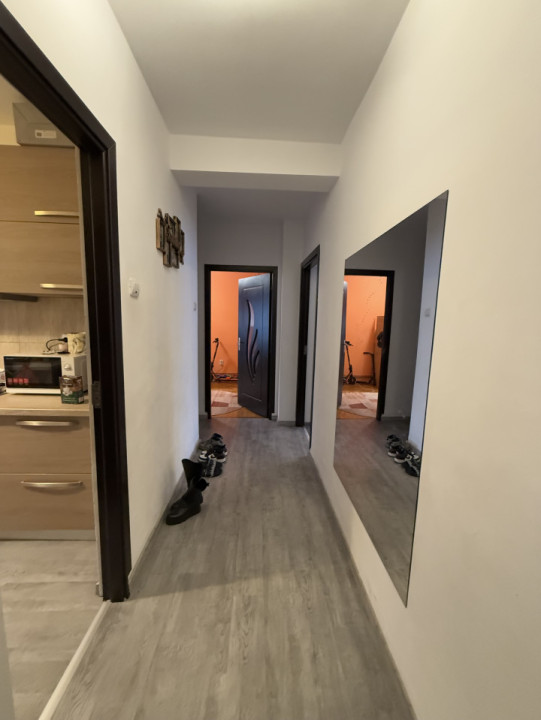 Apartament cu 2 camere decomandate, zona Mercur