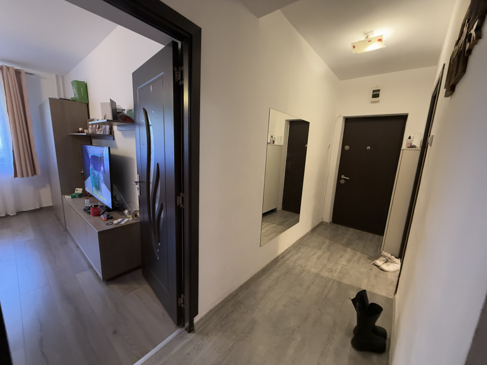 Apartament cu 2 camere decomandate, zona Mercur