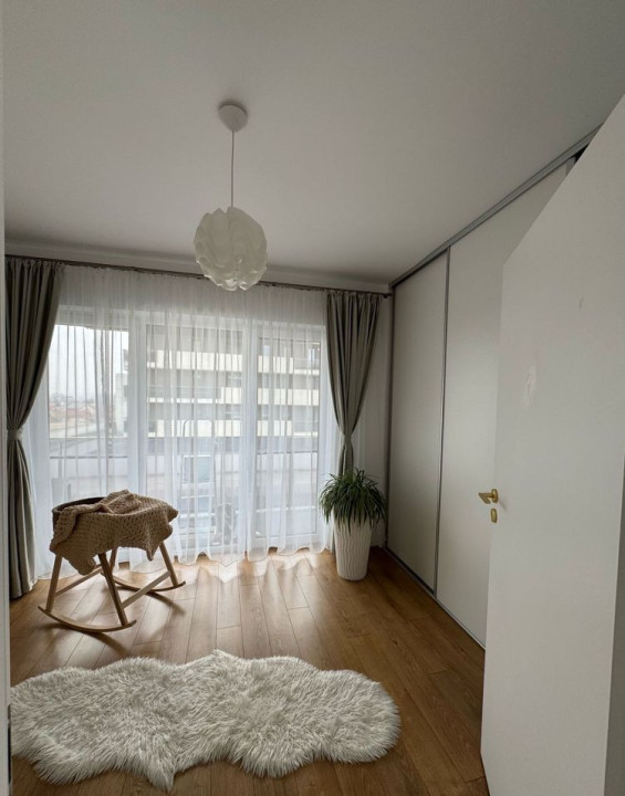 Apartament 3 camere semidecomandate, zona Oasului