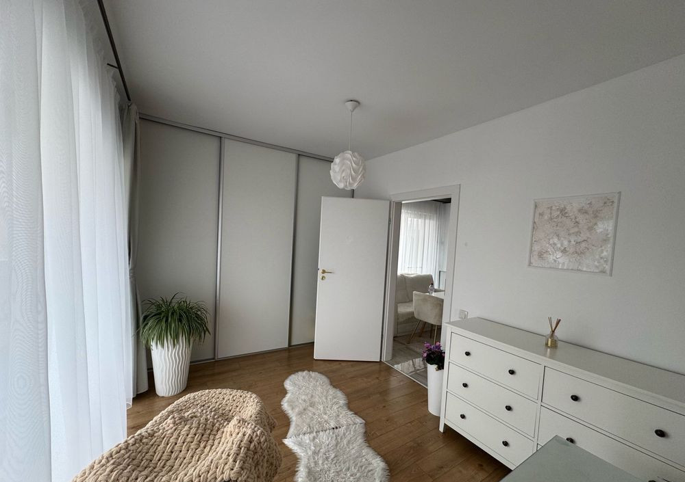 Apartament 3 camere semidecomandate, zona Oasului