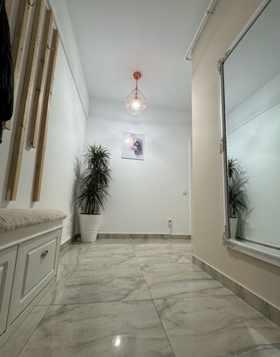 Apartament 3 camere semidecomandate, zona Oasului