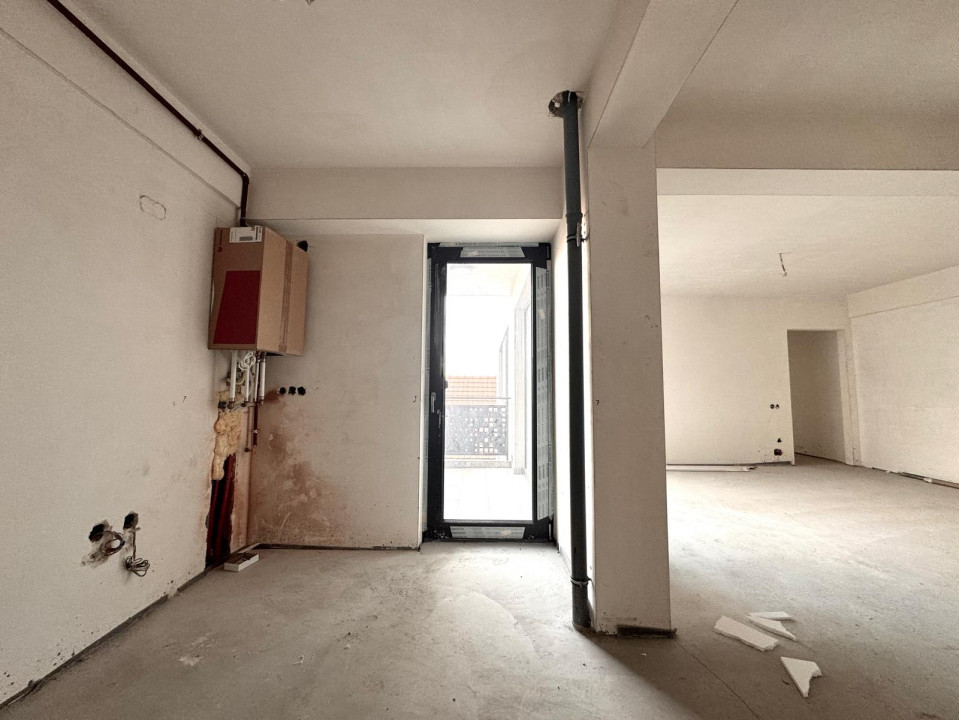 Apartament 3 camere, 70 mp utili, balcon, parcare, zona Pod IRA