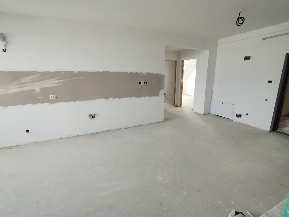 Apartament unic de vanzare, 4 camere, terasa acoperita, Zona Cetatii