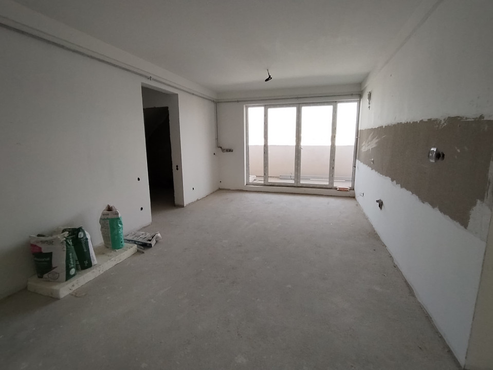 Apartament unic de vanzare, 4 camere, terasa acoperita, Zona Cetatii