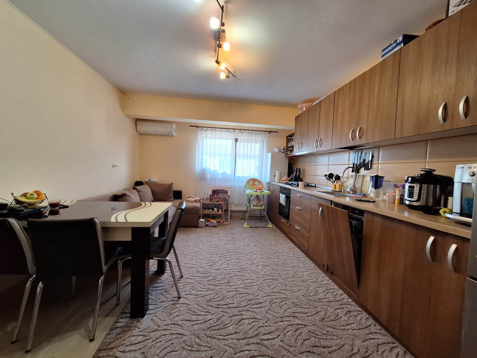 Apartament cu 3 camere, 54 mp, parcare, zona Terra