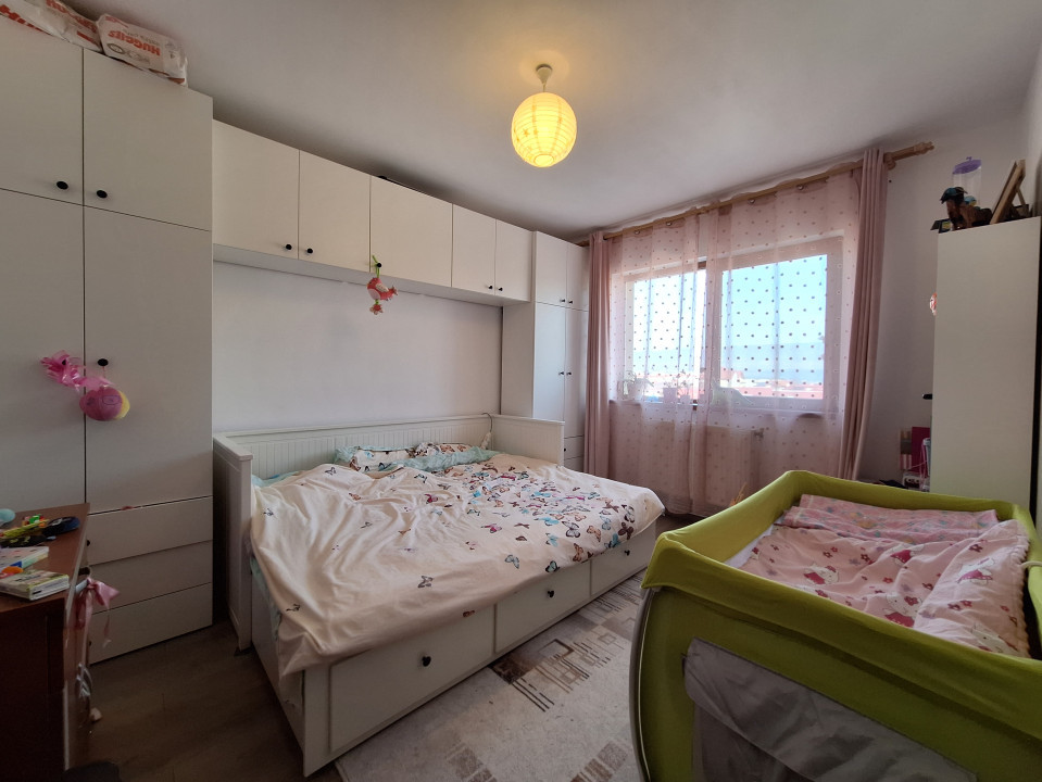 Apartament cu 3 camere, 54 mp, parcare, zona Terra