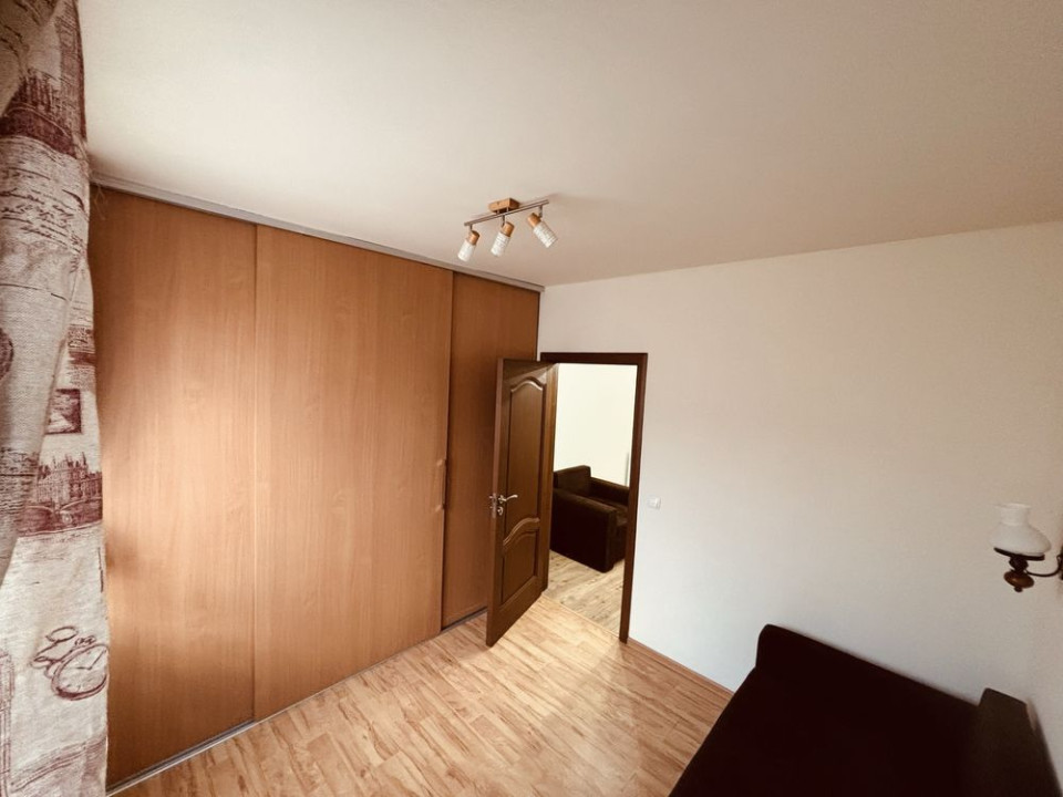 Apartament de 3 camere, 61 mp, etaj intermediar, parcare, Zona Sesul de sus