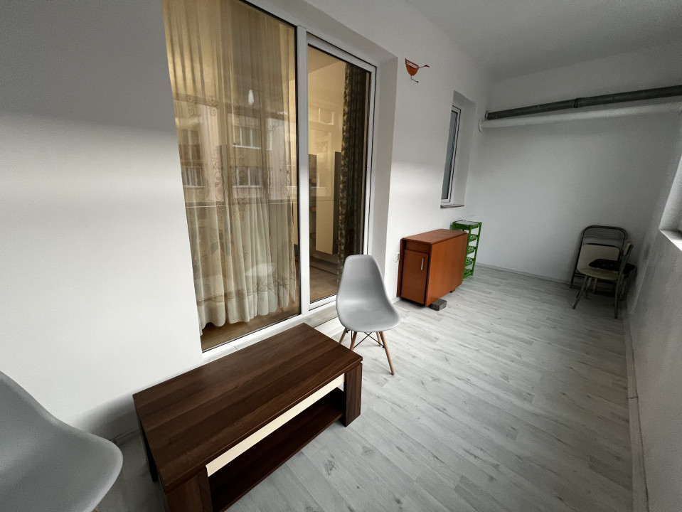 Apartament de 2 camere decomandate, 54 mp, parcare, zona Porii