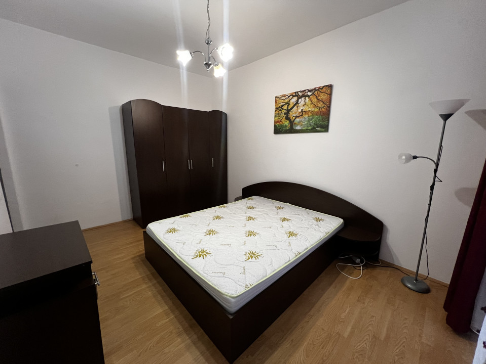 Apartament de 2 camere decomandate, 54 mp, parcare, zona Porii