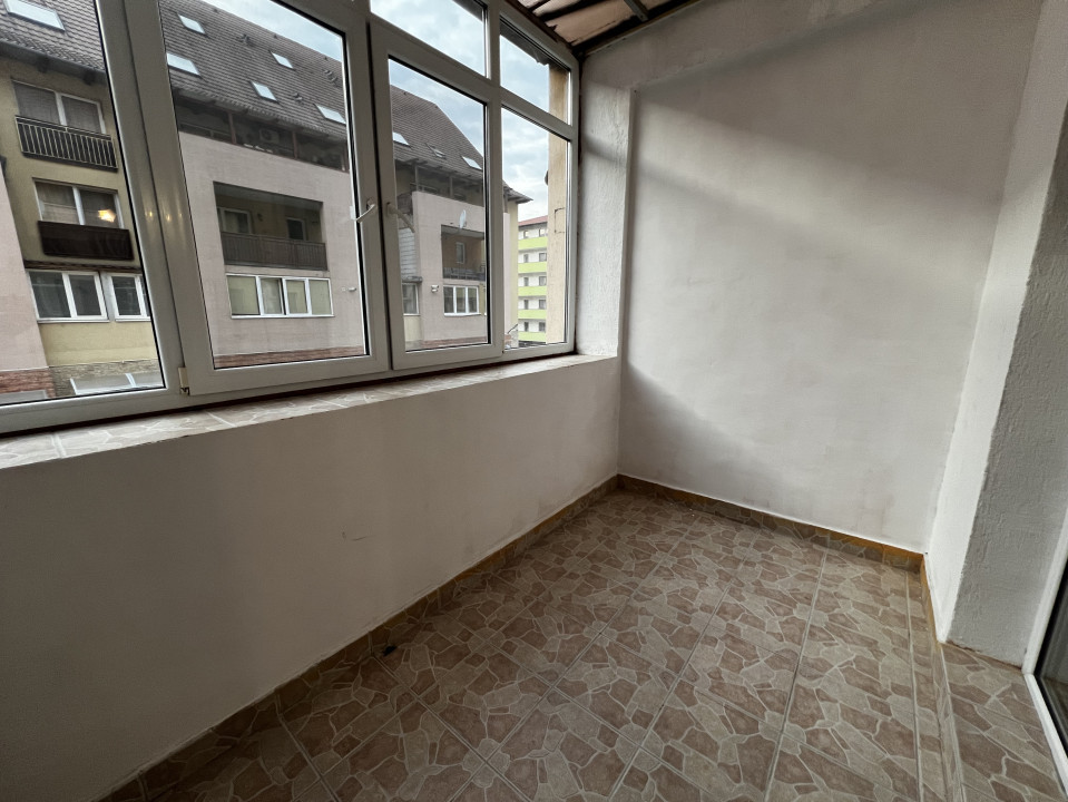 Apartament de 2 camere decomandate, 54 mp, parcare, zona Porii