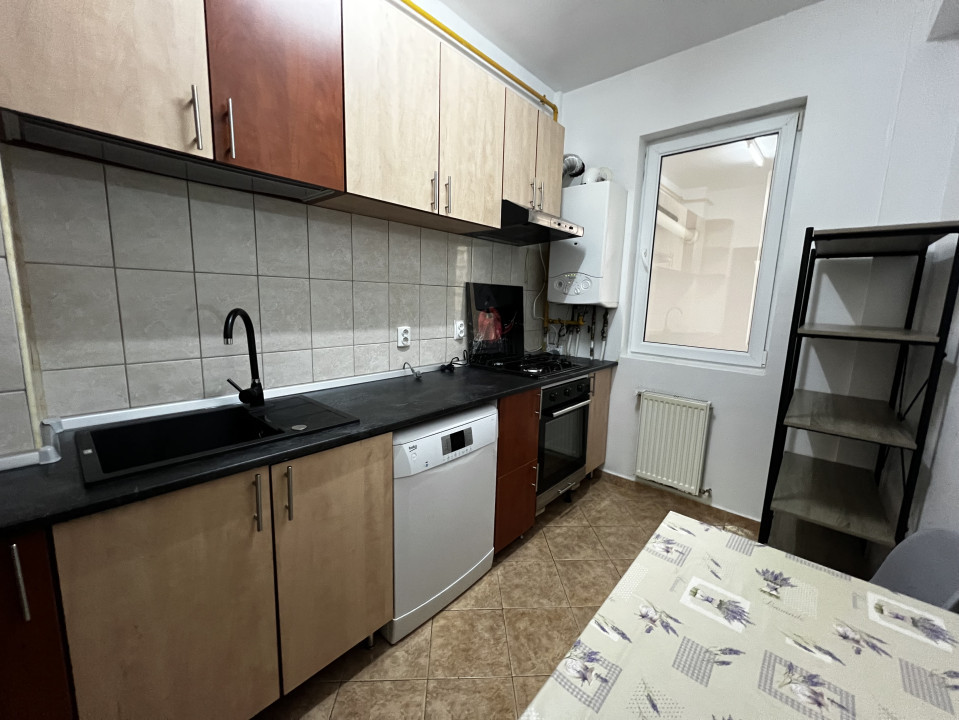 Apartament de 2 camere decomandate, 54 mp, parcare, zona Porii