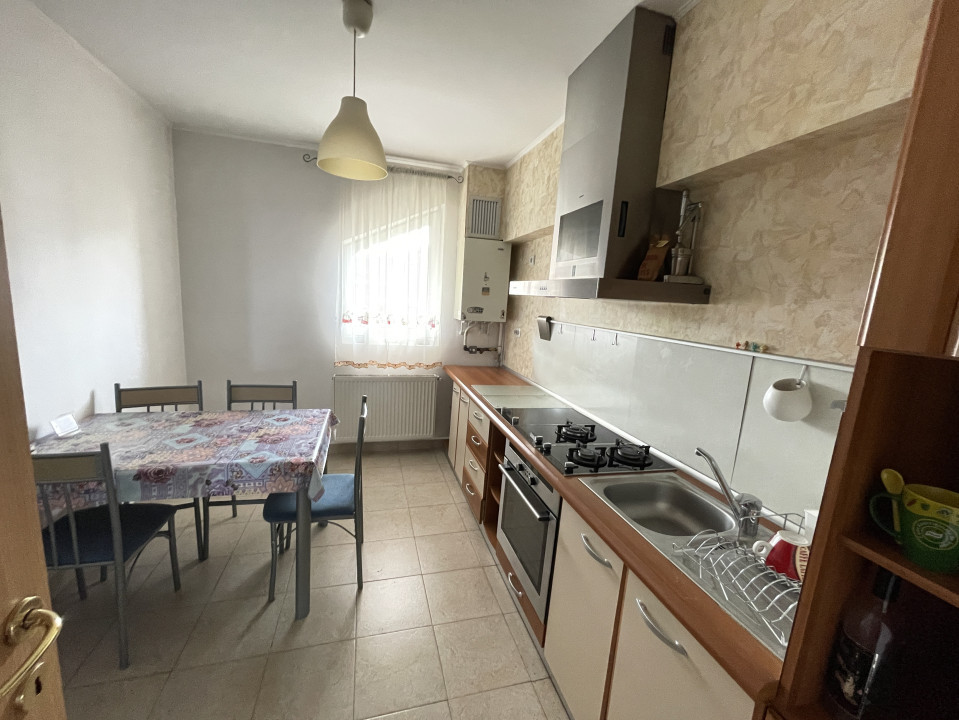 Apartament de 4 camere, 128mp, balcon 18mp, parcare, Zona Eroilor